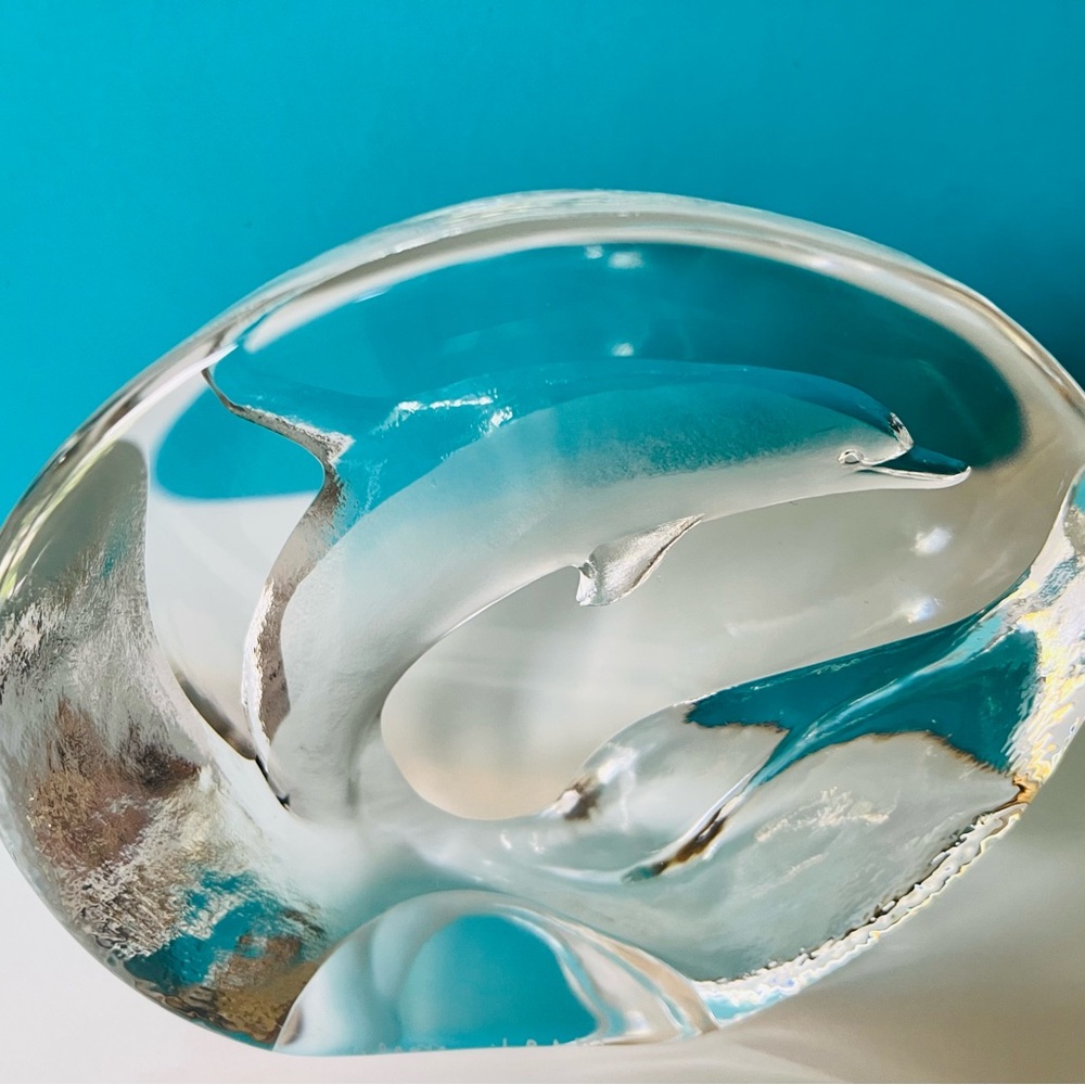 Dolphin glass paperweight - Picture 10 of 10